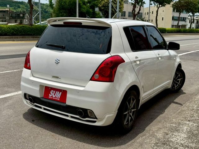 一手車 僅跑13萬 車齡不是問題 耐操維修便宜才是重點！冷氣冷 省油好開 IKEY T3包 電動椅 僅此一台別錯過～  第4張相片