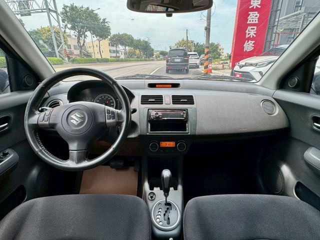 一手車 僅跑13萬 車齡不是問題 耐操維修便宜才是重點！冷氣冷 省油好開 IKEY T3包 電動椅 僅此一台別錯過～  第5張相片