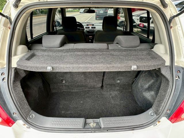 一手車 僅跑13萬 車齡不是問題 耐操維修便宜才是重點！冷氣冷 省油好開 IKEY T3包 電動椅 僅此一台別錯過～  第7張相片
