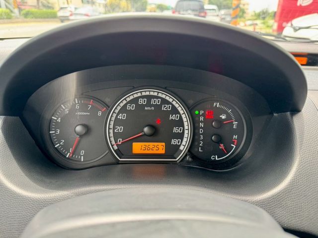 一手車 僅跑13萬 車齡不是問題 耐操維修便宜才是重點！冷氣冷 省油好開 IKEY T3包 電動椅 僅此一台別錯過～  第8張相片