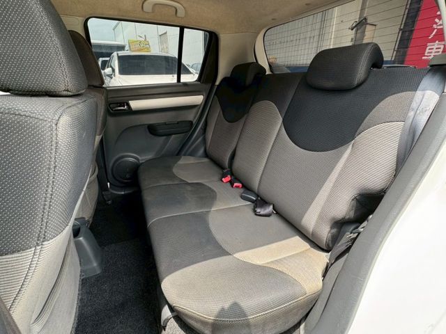 一手車 僅跑13萬 車齡不是問題 耐操維修便宜才是重點！冷氣冷 省油好開 IKEY T3包 電動椅 僅此一台別錯過～  第12張相片