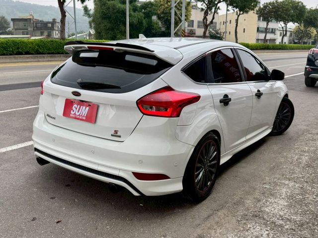 S版 原廠保養 車況美~ ACC 車道偏離 盲點 電尾門 天窗 IKEY摸門 HID頭燈 自動停車 車穩加速快 好開省油  第3張相片