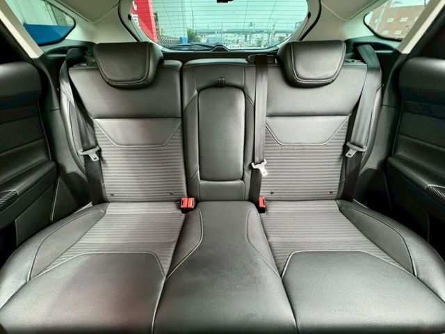 S版 原廠保養 車況美~ ACC 車道偏離 盲點 電尾門 天窗 IKEY摸門 HID頭燈 自動停車 車穩加速快 好開省油  第8張相片