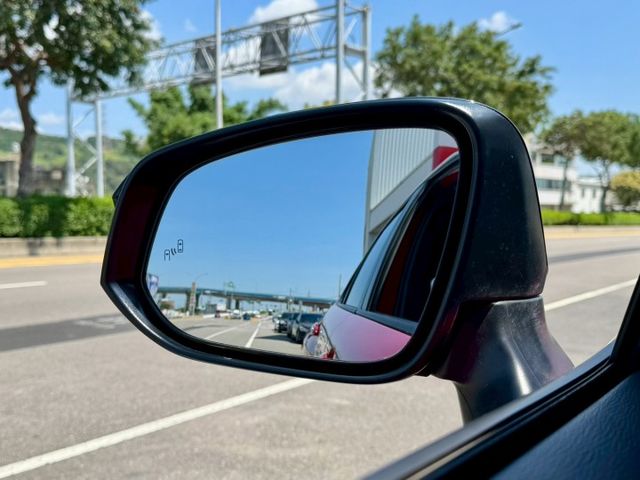 GR油電版 低哩程 車庫車 原廠保養 配備滿！電動椅 電尾門 盲點 360環景 IKEY摸門 抬頭顯示器 側踏 別錯過！  第14張相片
