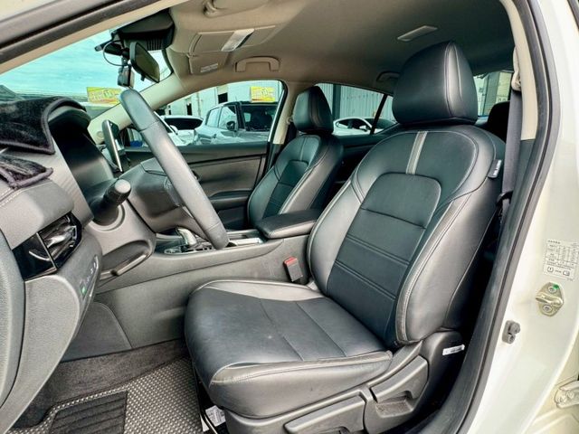 尊爵智駕版 JBL音響 ACC AEB 盲點 車道偏離 360環景 IKEY摸門 Carplay 原廠保養 車美別錯過！  第17張相片