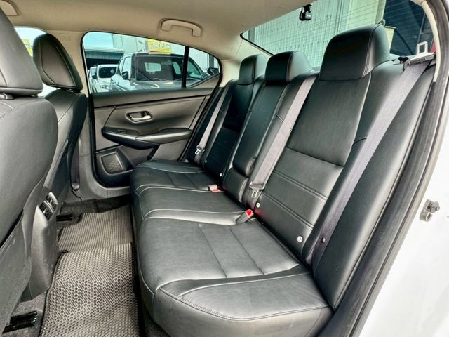 尊爵智駕版 JBL音響 ACC AEB 盲點 車道偏離 360環景 IKEY摸門 Carplay 原廠保養 車美別錯過！  第18張相片