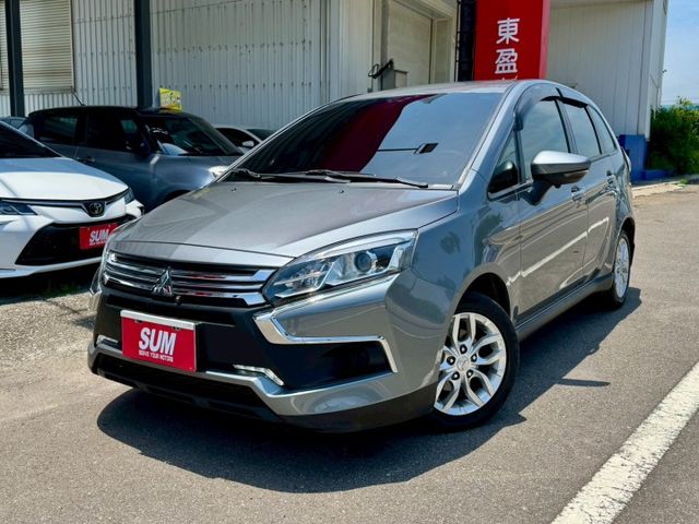 時尚型 低里程 僅跑3萬!  原廠保養 360環景 電尾門 IKEY摸門 便宜代步車 好開省油 空間大 車況好 別錯過~  第1張相片