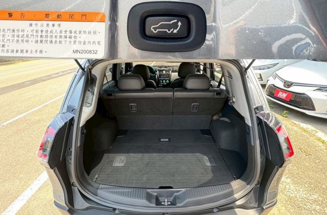 時尚型 低里程 僅跑3萬!  原廠保養 360環景 電尾門 IKEY摸門 便宜代步車 好開省油 空間大 車況好 別錯過~  第9張相片