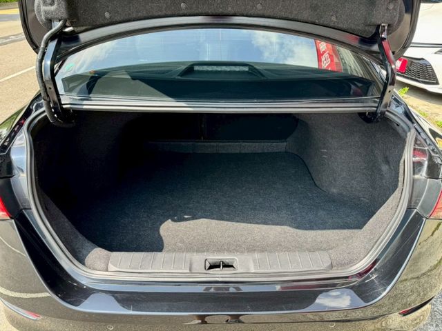 尊爵版 ACC AEB 盲點 車道偏離 360環景 IKEY摸門 Carplay 雙區恆溫 車況美氣氛佳 錯過就沒囉~  第9張相片