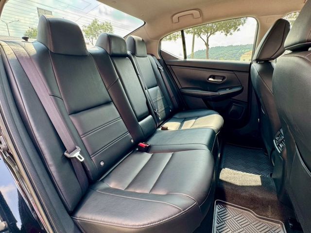 尊爵版 ACC AEB 盲點 車道偏離 360環景 IKEY摸門 Carplay 雙區恆溫 車況美氣氛佳 錯過就沒囉~  第16張相片