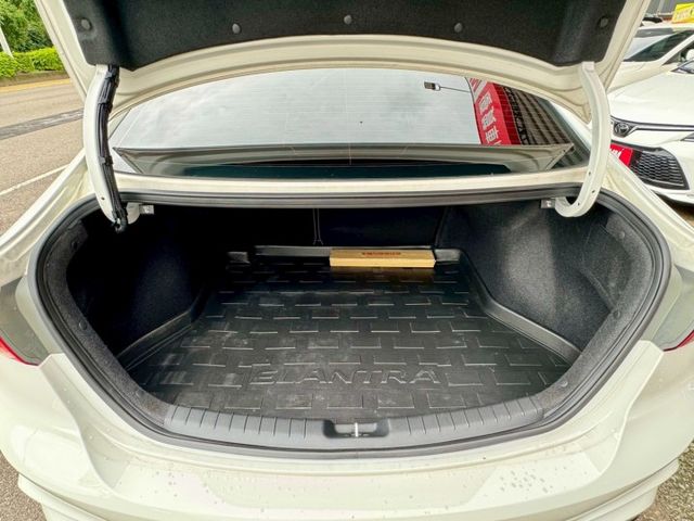 204匹 SPORT版 車穩加速快 超車輕鬆 IKEY摸門 定速 倒車顯影  4條全新胎 車況漂亮 實車更美~ 別錯過!  第9張相片