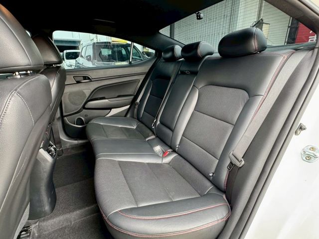 204匹 SPORT版 車穩加速快 超車輕鬆 IKEY摸門 定速 倒車顯影  4條全新胎 車況漂亮 實車更美~ 別錯過!  第16張相片