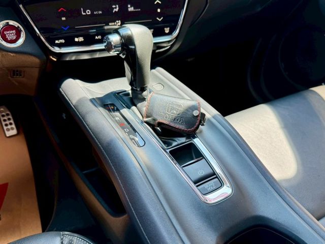 S版 僅跑3萬~ 車美氣氛佳 空間大小休旅沒對手~ Carplay 倒車顯影 定速 IKEY摸門 LED頭尾燈 別錯過!  第12張相片