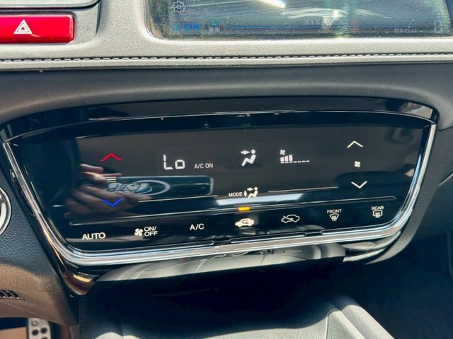 S版 僅跑3萬~ 車美氣氛佳 空間大小休旅沒對手~ Carplay 倒車顯影 定速 IKEY摸門 LED頭尾燈 別錯過!  第15張相片
