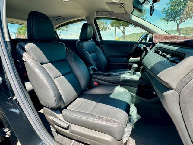 S版 僅跑3萬~ 車美氣氛佳 空間大小休旅沒對手~ Carplay 倒車顯影 定速 IKEY摸門 LED頭尾燈 別錯過!  第18張相片