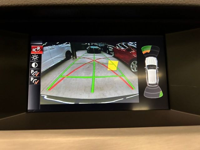 總代理/原鈑件/倒車影像/雙區恆溫空調/真皮跑車方向盤/換擋撥片/皮椅/雙前座電動座椅/IDRIVE控制系統  第13張相片