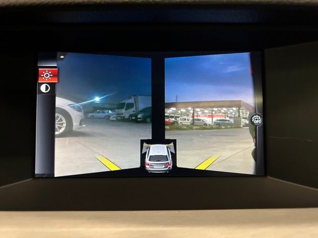 總代理/原鈑件/倒車影像/雙區恆溫空調/真皮跑車方向盤/換擋撥片/皮椅/雙前座電動座椅/IDRIVE控制系統  第14張相片