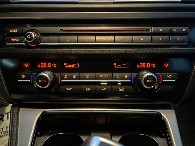 總代理/原鈑件/倒車影像/雙區恆溫空調/真皮跑車方向盤/換擋撥片/皮椅/雙前座電動座椅/IDRIVE控制系統  第15張相片