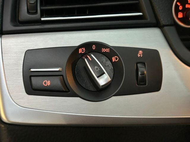 總代理/原鈑件/倒車影像/雙區恆溫空調/真皮跑車方向盤/換擋撥片/皮椅/雙前座電動座椅/IDRIVE控制系統  第18張相片