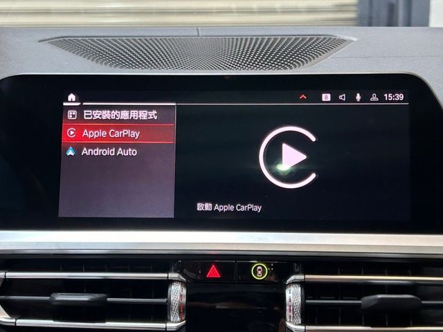 原鈑件/已認證/M款空力套件/免鑰系統/感應式電尾門/LED日型燈/CARPLAY/前後雷達/自動停車  第15張相片