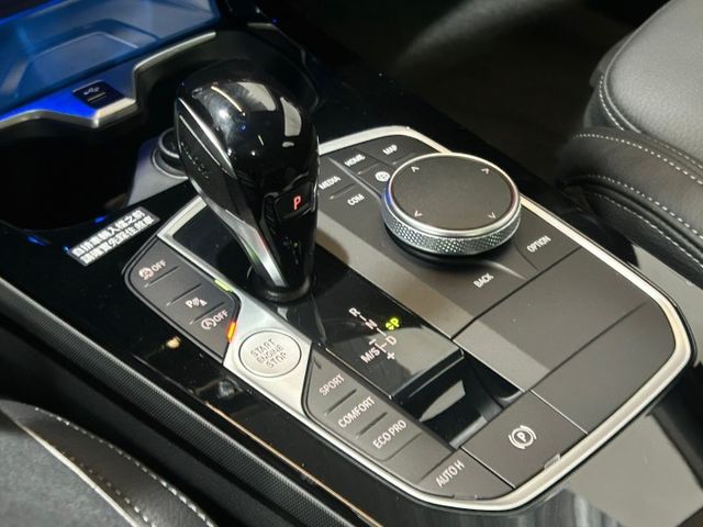 全新車/原鈑件/已認證/總代理/XDRIVE四輪傳動/免鑰/感應式尾門/抬顯/換檔撥片/黑色頂棚/DAKOTA真皮座椅  第16張相片