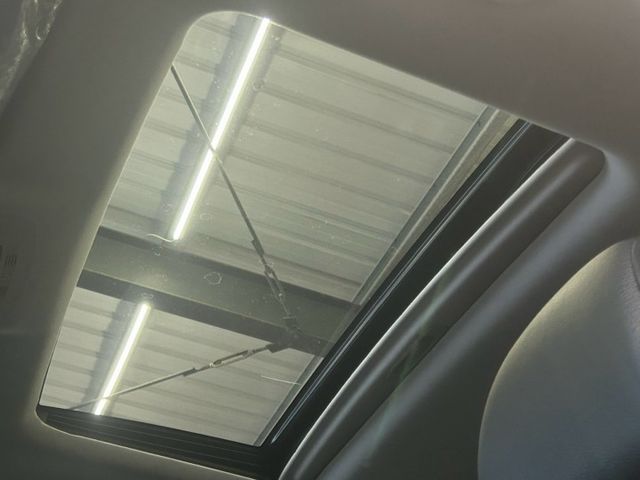 原鈑件/已認證/頂級款/HID大燈/電動記憶座椅 / 導航/電尾門/摸門/免鑰  第16張相片