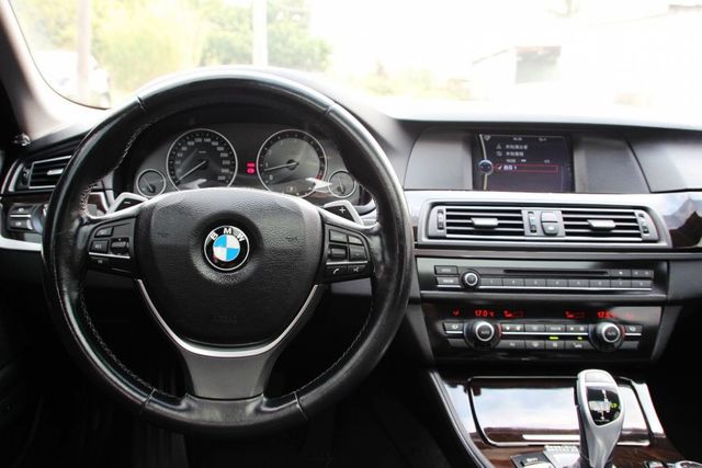 5 SERIES SEDAN F10  第7張相片