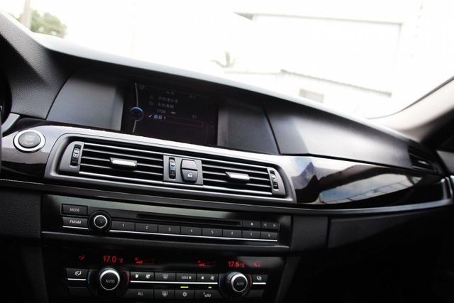 5 SERIES SEDAN F10  第8張相片