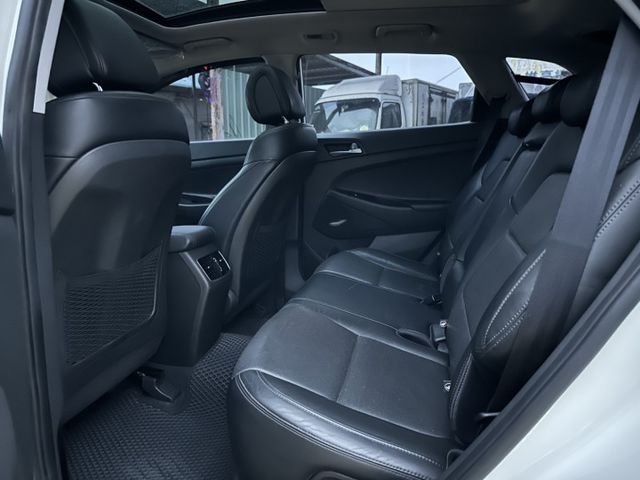 小改款 頂級 全景天窗 I KEY 恆溫 跑少  第5張相片