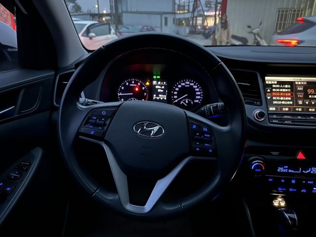 小改款 頂級 全景天窗 I KEY 恆溫 跑少  第8張相片