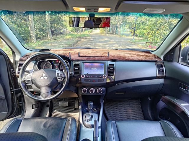 2012 2.4 頂規 台頭顯示器 盲點偵測 天窗  第8張相片