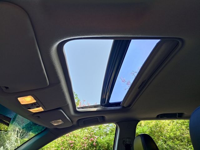 2012 2.4 頂規 台頭顯示器 盲點偵測 天窗  第14張相片