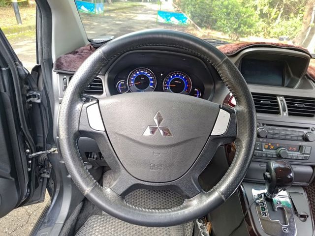 2013 2.4 5+2人座  實跑96000KM  第6張相片