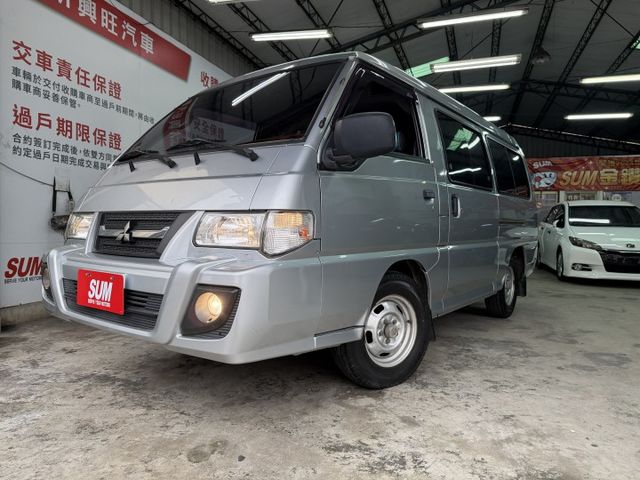 2017 8人座 只跑8萬多 載貨載人就靠他!!  第1張相片