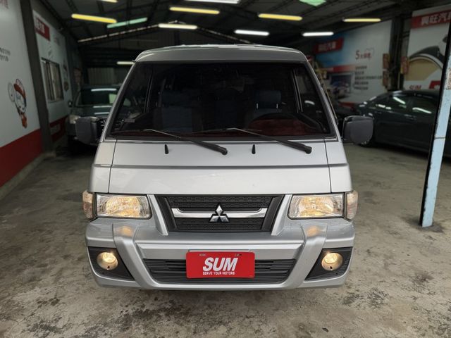 2017 8人座 只跑8萬多 載貨載人就靠他!!  第2張相片