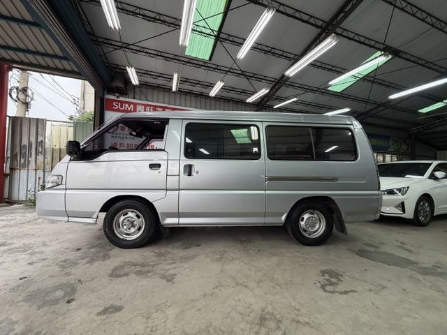 2017 8人座 只跑8萬多 載貨載人就靠他!!  第3張相片