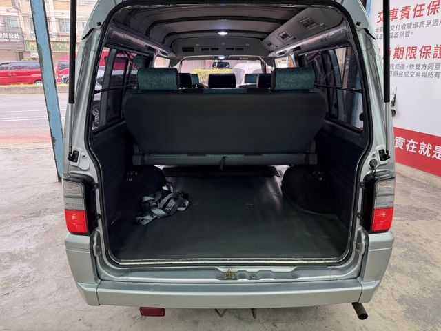 2017 8人座 只跑8萬多 載貨載人就靠他!!  第5張相片
