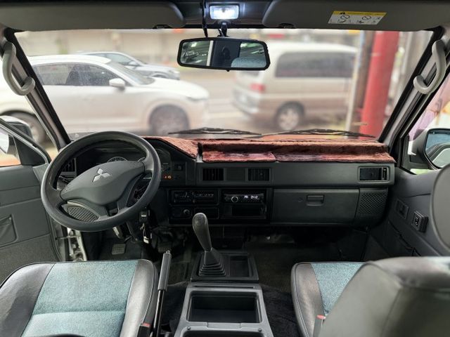 2017 8人座 只跑8萬多 載貨載人就靠他!!  第6張相片