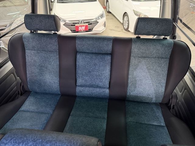 2017 8人座 只跑8萬多 載貨載人就靠他!!  第11張相片