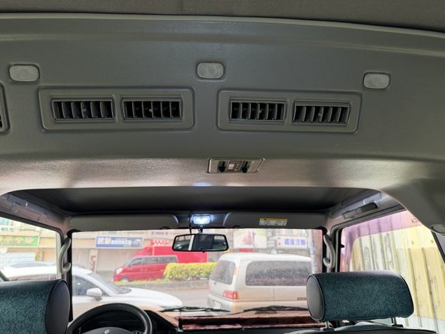 2017 8人座 只跑8萬多 載貨載人就靠他!!  第12張相片