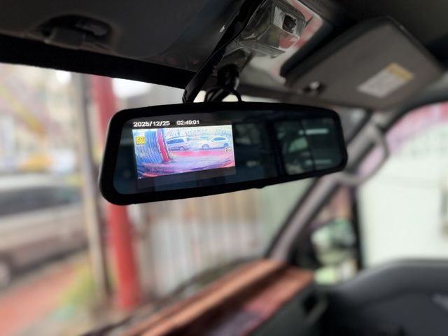 2017 8人座 只跑8萬多 載貨載人就靠他!!  第13張相片