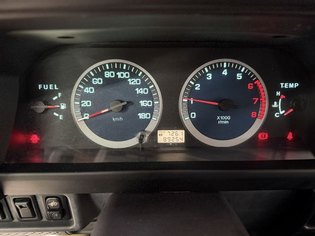 2017 8人座 只跑8萬多 載貨載人就靠他!!  第14張相片