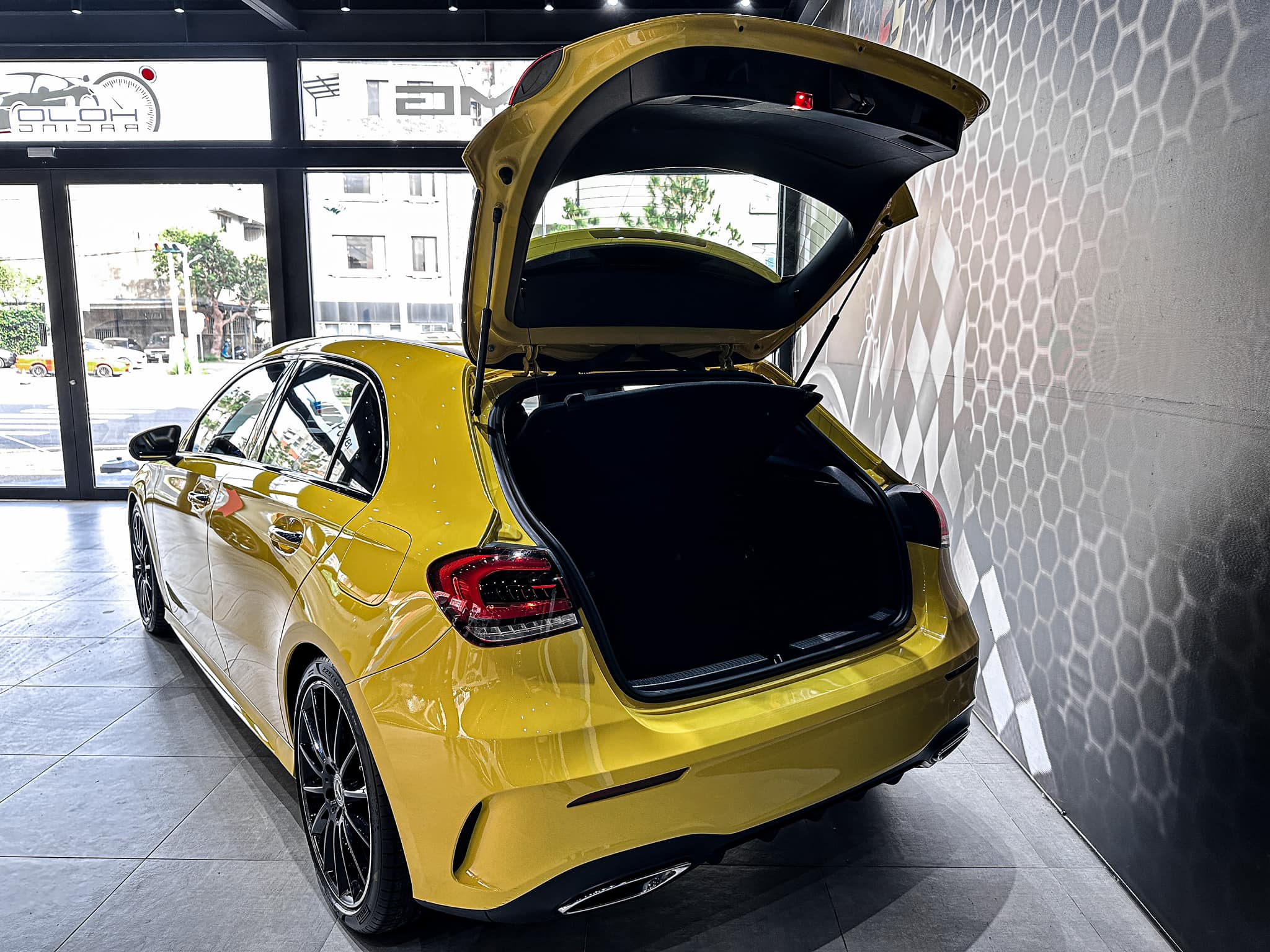 【正2019年 BENZ A250 AMG】  第4張相片