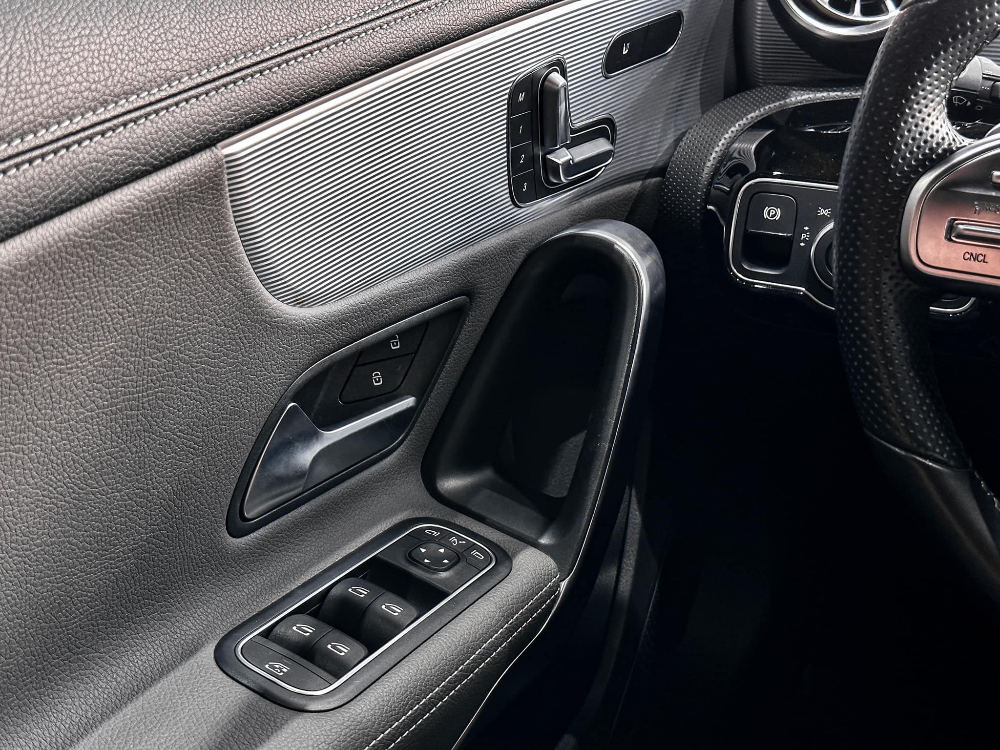 【正2019年 BENZ A250 AMG】  第13張相片