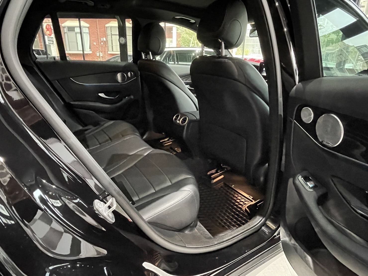 【正2019 GLC300 𝐒𝐔𝐕】  第9張相片