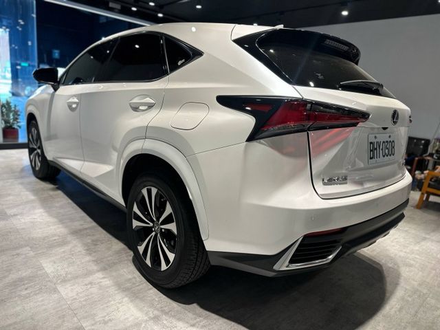 一手車 全原廠保養 豪華版頂級 天窗 電尾門  第4張相片