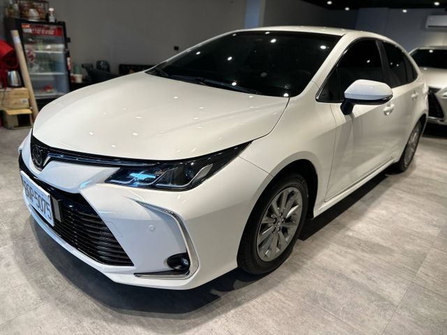 2022年尊絕版 只跑8000 一手 車庫車 免鑰匙 盲點 摸門 跟車  第3張相片