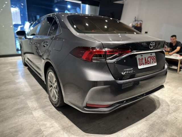 2021年 Altis豪華+一手車 免鑰匙啟動  第4張相片