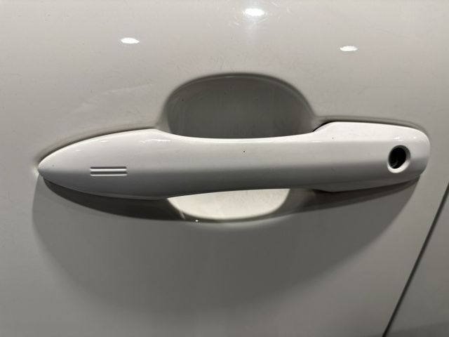 原鈑件 女用車 ACC跟車 內外漂亮  第11張相片