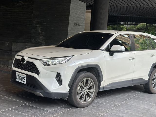 2022年RAV4 小改款 旗艦版 只跑5萬 原版件  第1張相片